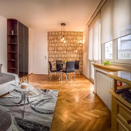 Palace Apartment *
